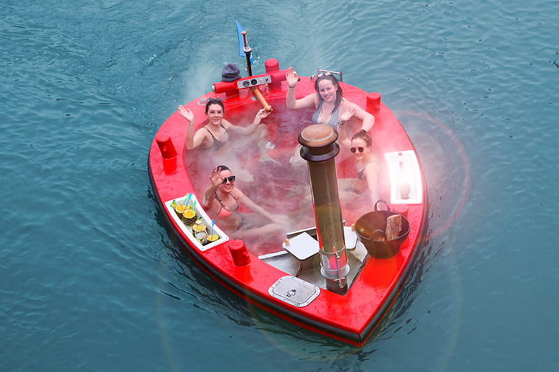 HOT TUB (1) Hot tub boat